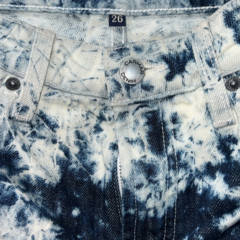 Carmar Denim Tie-Dye Shorts Fringed Hem 1” inseam Size 26 - Picture 2 of 4